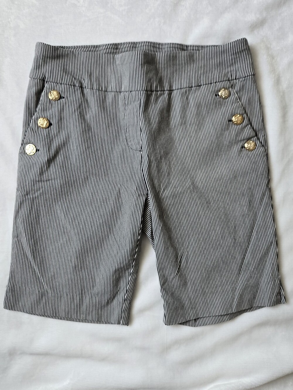 Counterparts Super Stretch Nautical Striped Bermuda Shorts Size 8P Gold Button